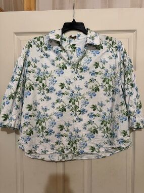 crown & ivy White Floral Buttonless Blouse with Blue and Green Print